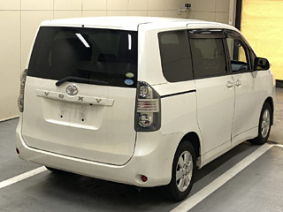 TOYOTA VOXY 2010
