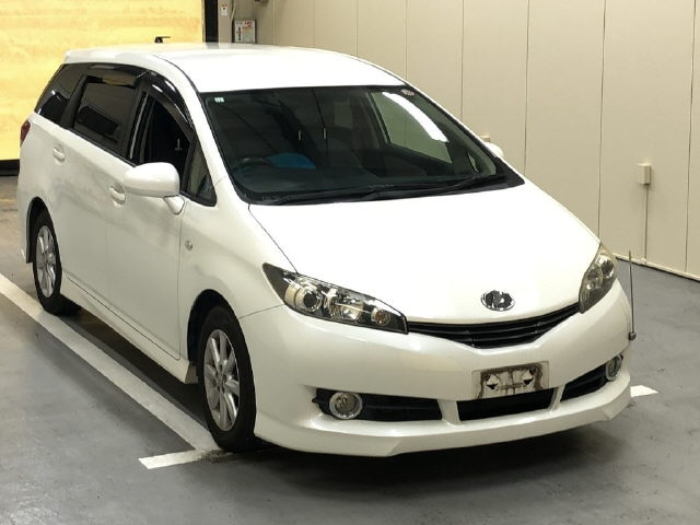 TOYOTA WISH 2010