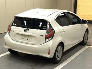 TOYOTA AQUA 2017