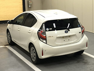 TOYOTA AQUA 2017