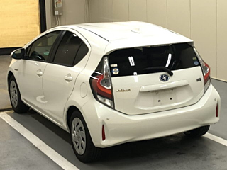 TOYOTA AQUA 2017
