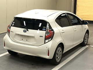 TOYOTA AQUA 2017