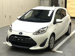 TOYOTA AQUA 2017