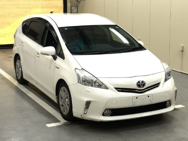 TOYOTA PRIUS ALPHA 2012