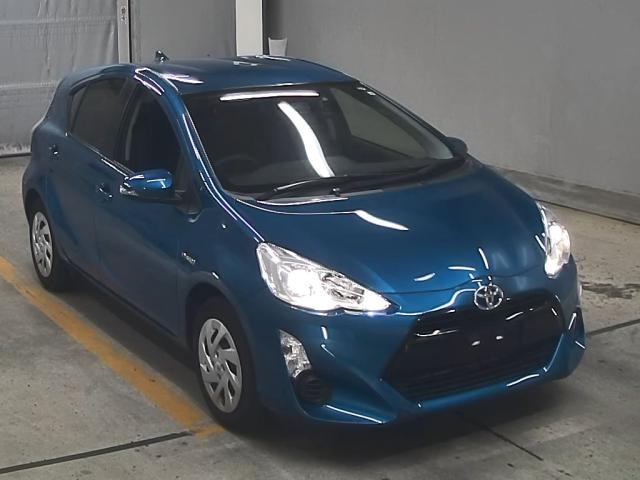 TOYOTA AQUA 2015
