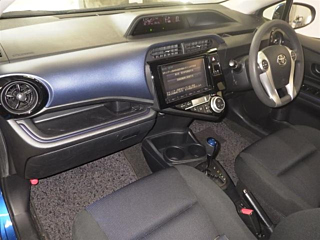 TOYOTA AQUA 2015
