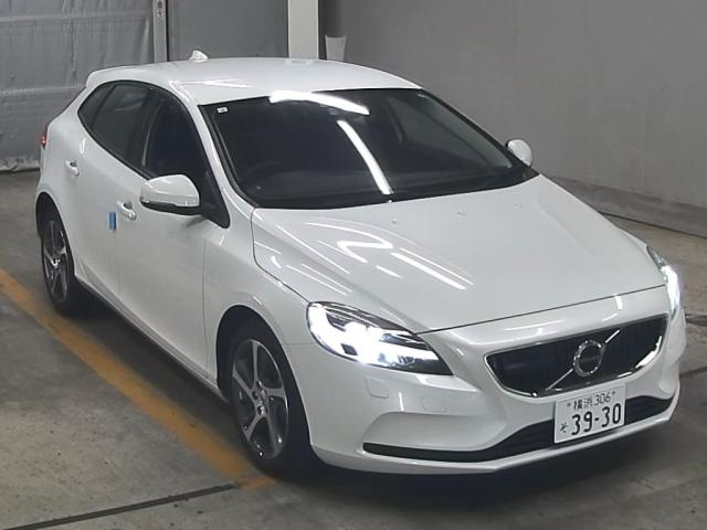 VOLVO V40 2019