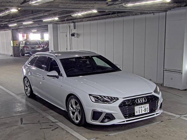 AUDI A4 2022