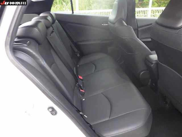 TOYOTA PRIUS 2021