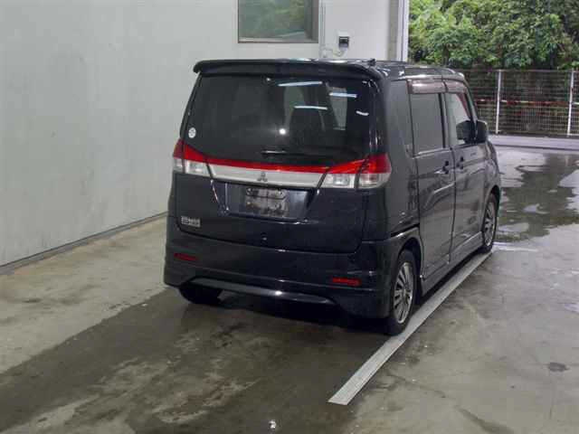 MITSUBISHI DELICA D2 2011