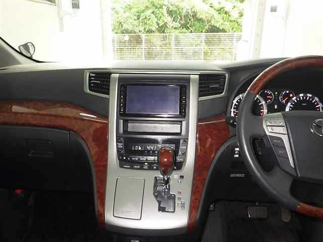 TOYOTA VELLFIRE 2009