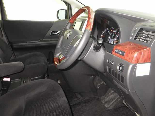 TOYOTA VELLFIRE 2009