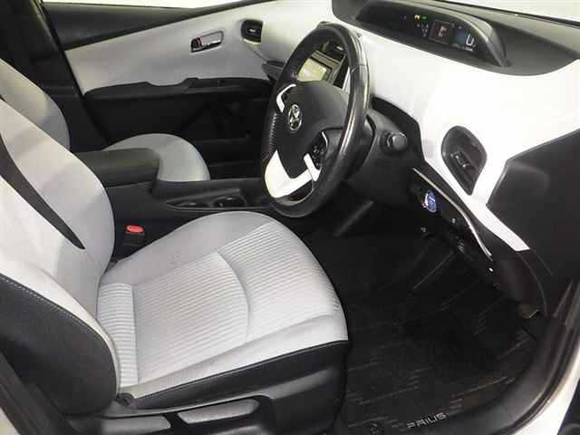 TOYOTA PRIUS 2016