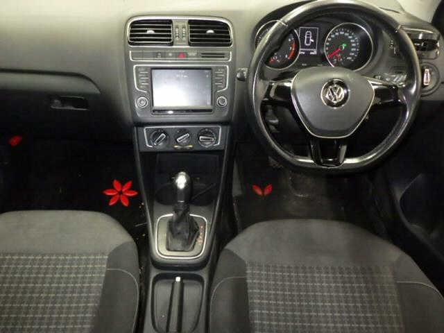 VOLKSWAGEN POLO 2015