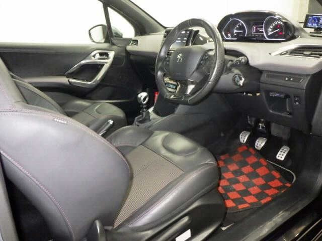 PEUGEOT 208 2014