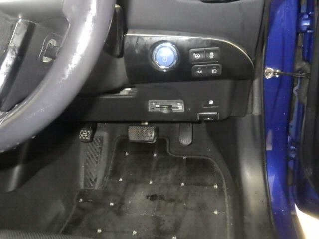 TOYOTA PRIUS 2015