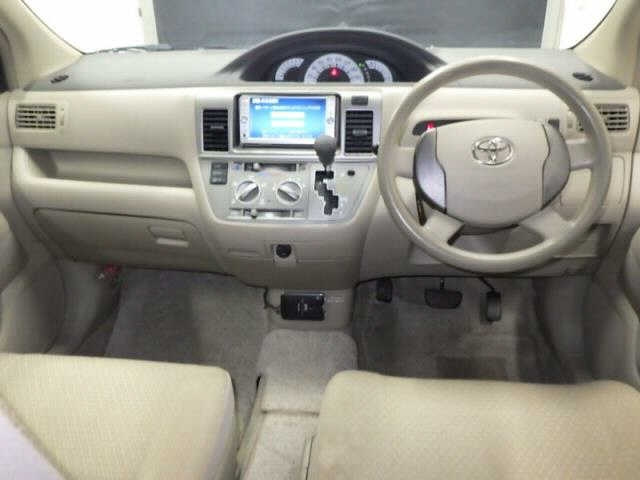 TOYOTA RAUM 2010