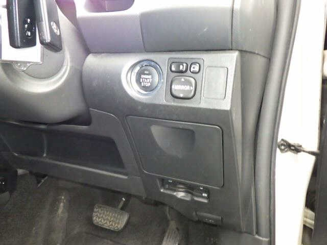 TOYOTA VITZ 2010