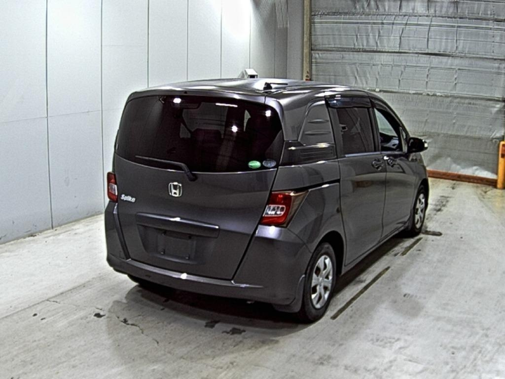 HONDA FREED SPIKE 2013