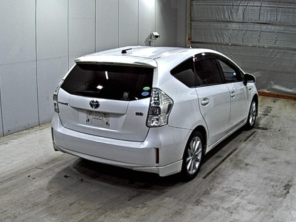 TOYOTA PRIUS ALPHA 2013