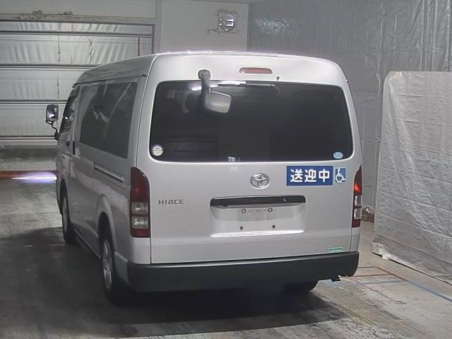 TOYOTA HIACE 2012