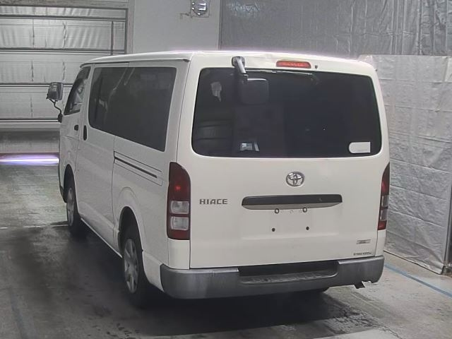 TOYOTA HIACE VAN 2010