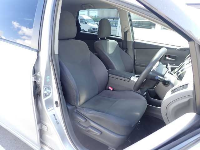 TOYOTA PRIUS ALPHA 2011