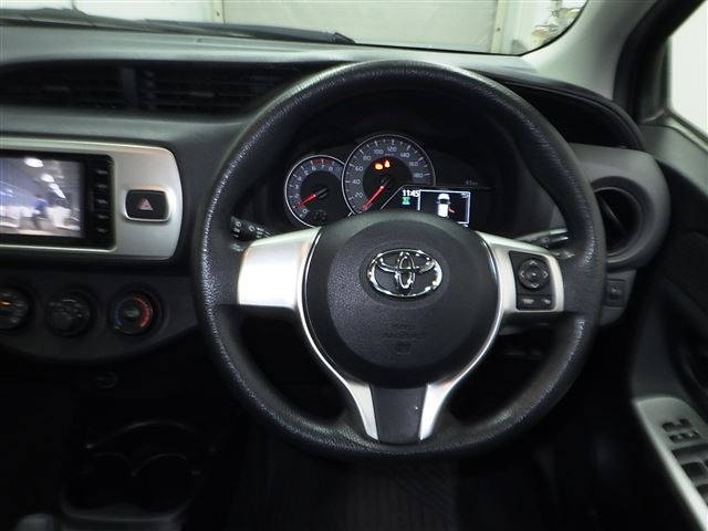 TOYOTA VITZ 2015