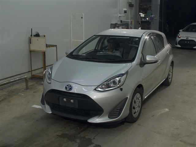 TOYOTA AQUA 2019
