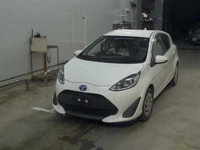 TOYOTA AQUA 2019