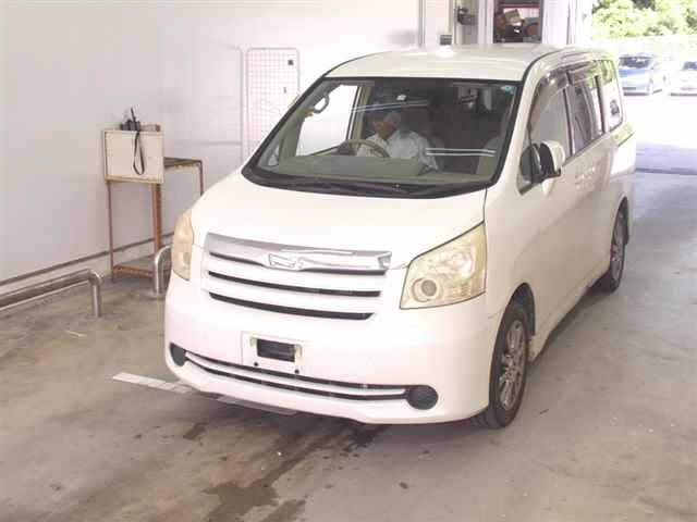 TOYOTA NOAH 2008