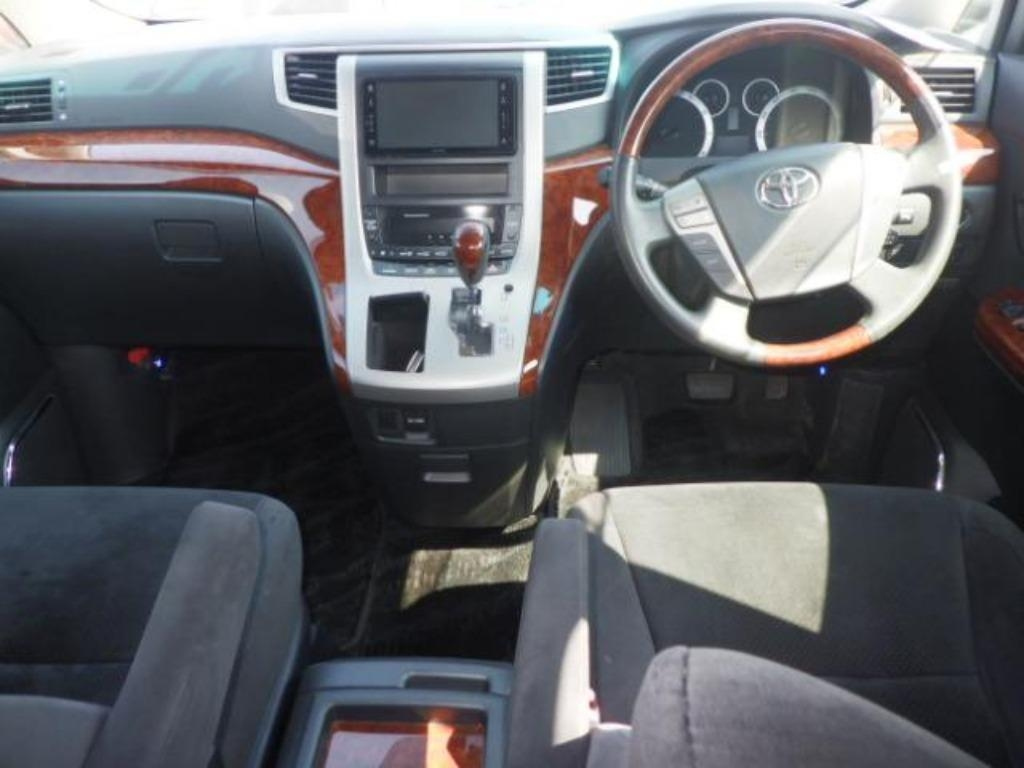 TOYOTA VELLFIRE 2011