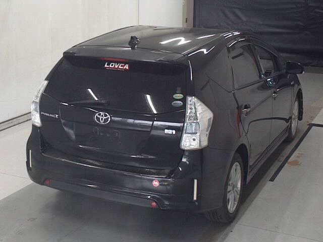 TOYOTA PRIUS ALPHA 2013