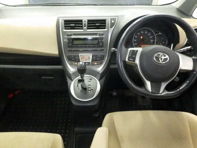 TOYOTA RACTIS 2012