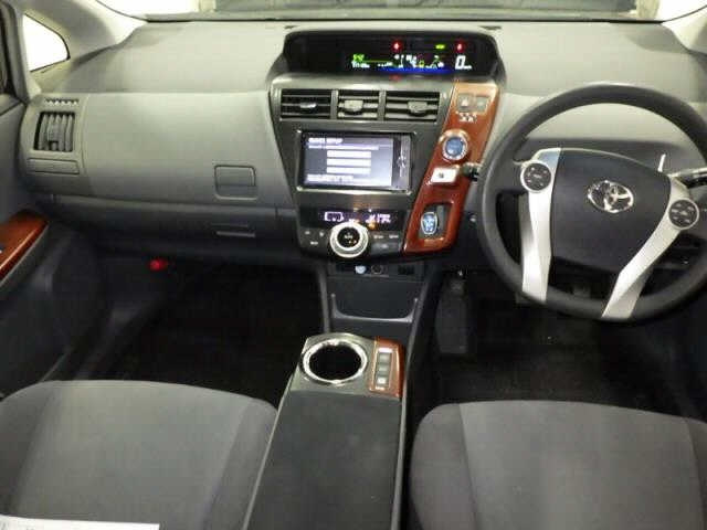 TOYOTA PRIUS ALPHA 2013