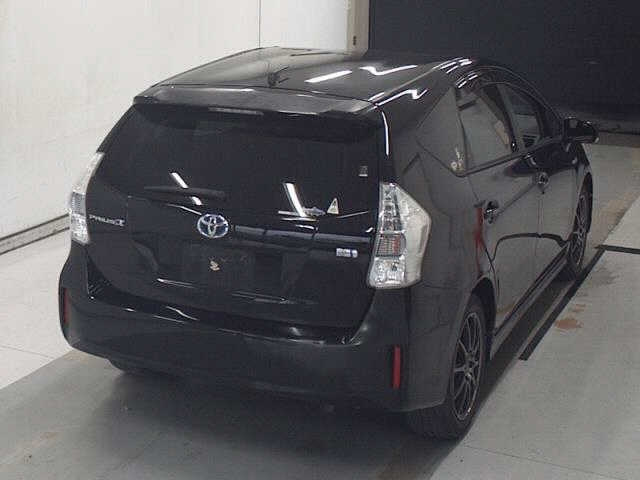 TOYOTA PRIUS ALPHA 2013