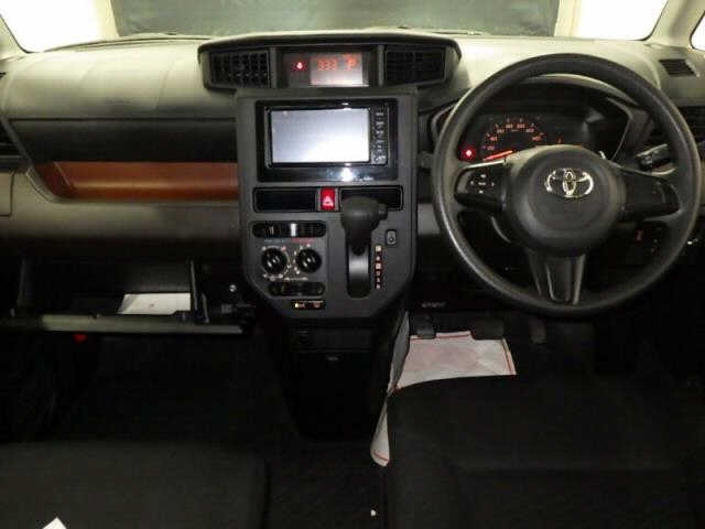 TOYOTA ROOMY 2017