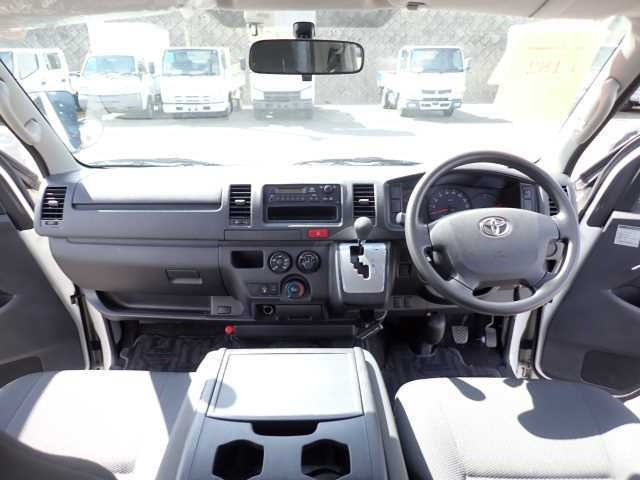 TOYOTA HIACE VAN 2017