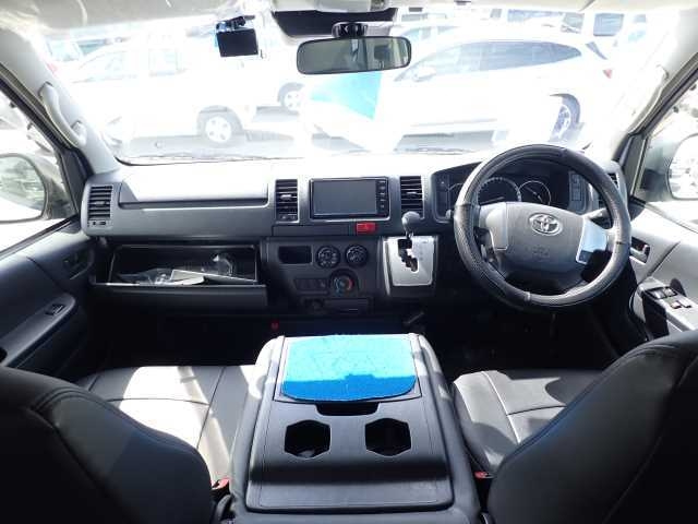 TOYOTA HIACE VAN 2019