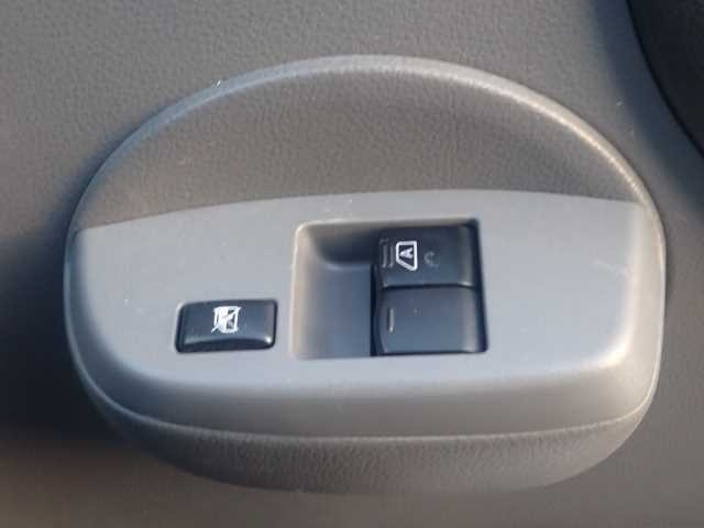 NISSAN NV200 2019