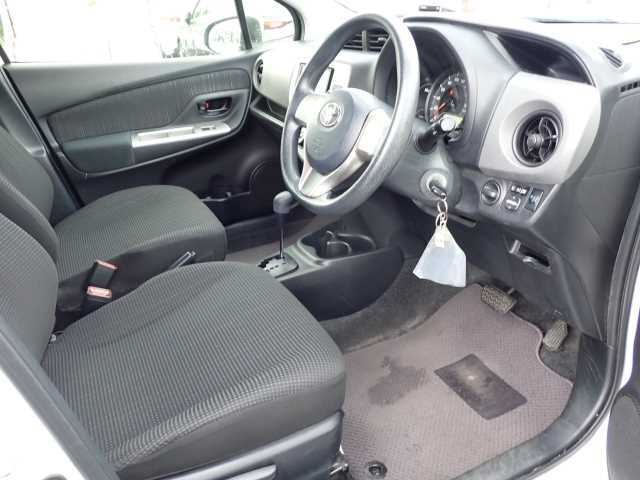 TOYOTA VITZ 2015