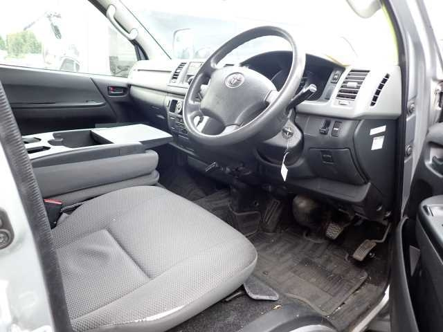 TOYOTA HIACE VAN 2013