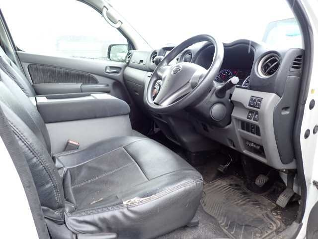 NISSAN CARAVAN VAN 2017