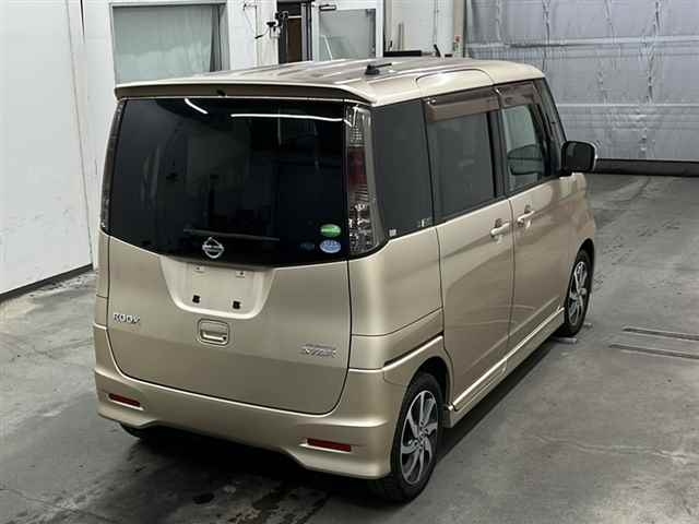 NISSAN ROOX 2013