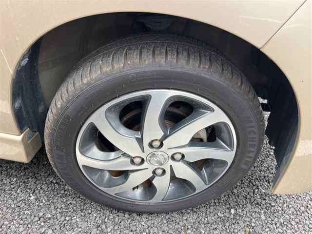 NISSAN ROOX 2013