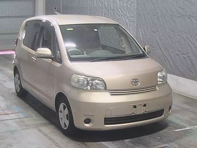 TOYOTA PORTE 2011