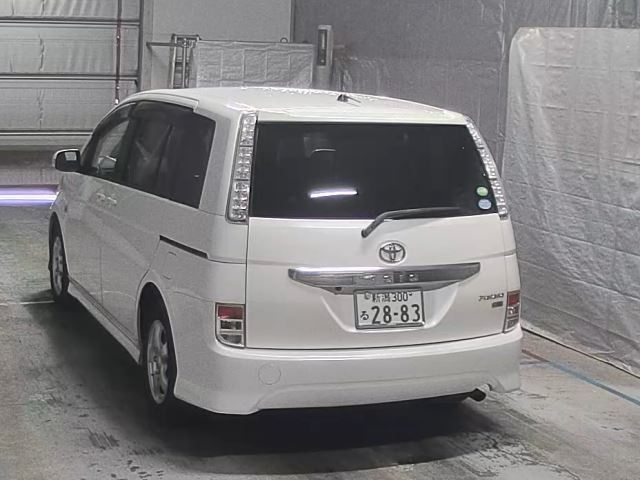 TOYOTA ISIS 2012