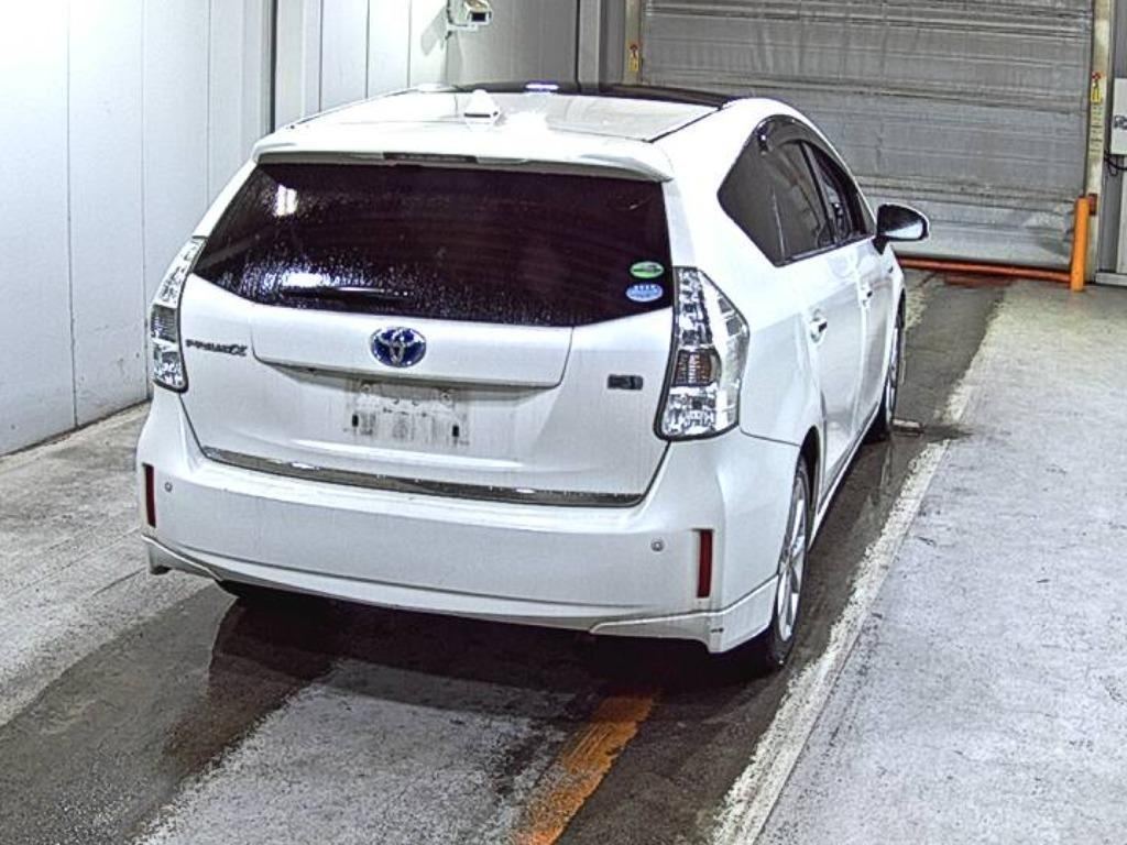 TOYOTA PRIUS ALPHA 2012