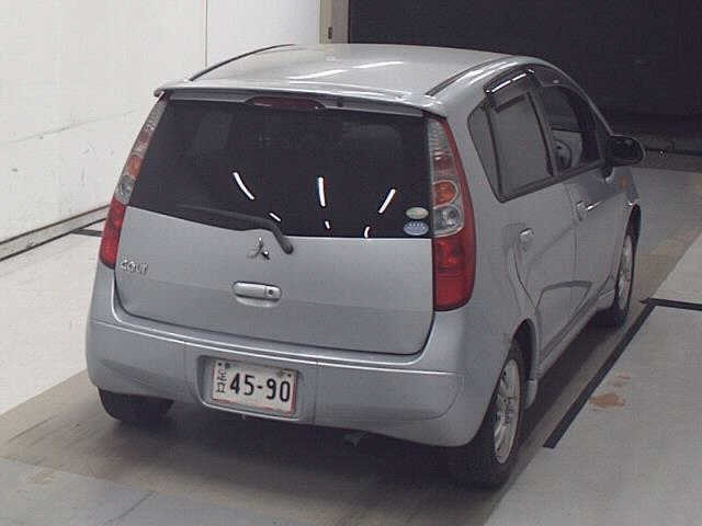 MITSUBISHI COLT 2010