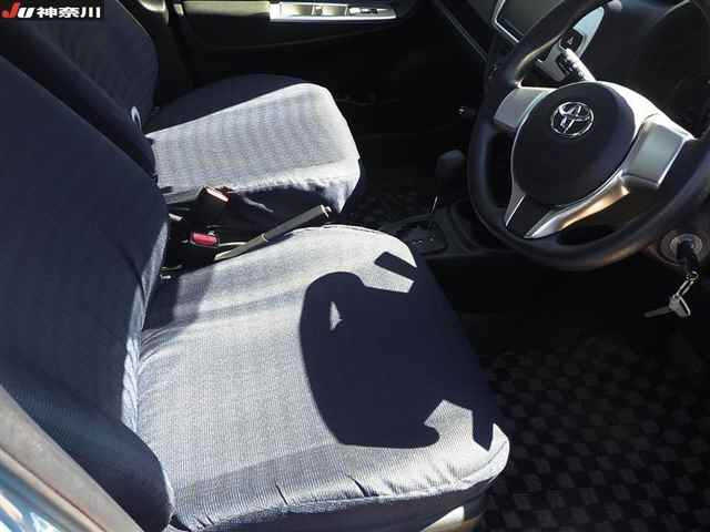 TOYOTA VITZ 2016